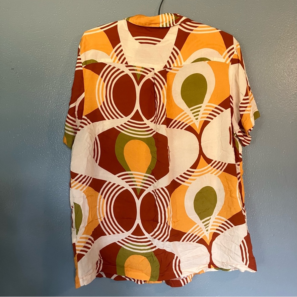 Retro Patterned Button-Up Shirt - Picture 4 of 5